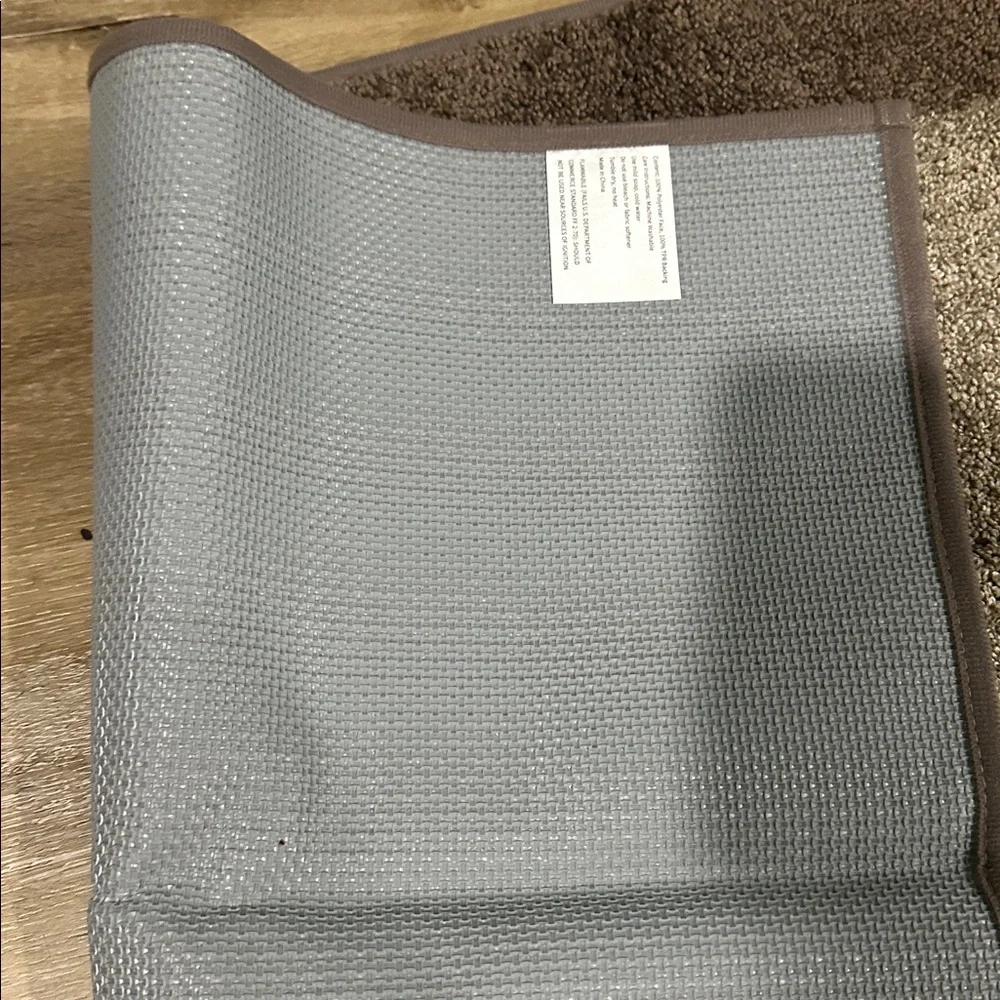NWT non slip kitchen mag. Beige and brown